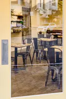 빈티지 감성 가득한 인더스트리얼 카페 인테리어